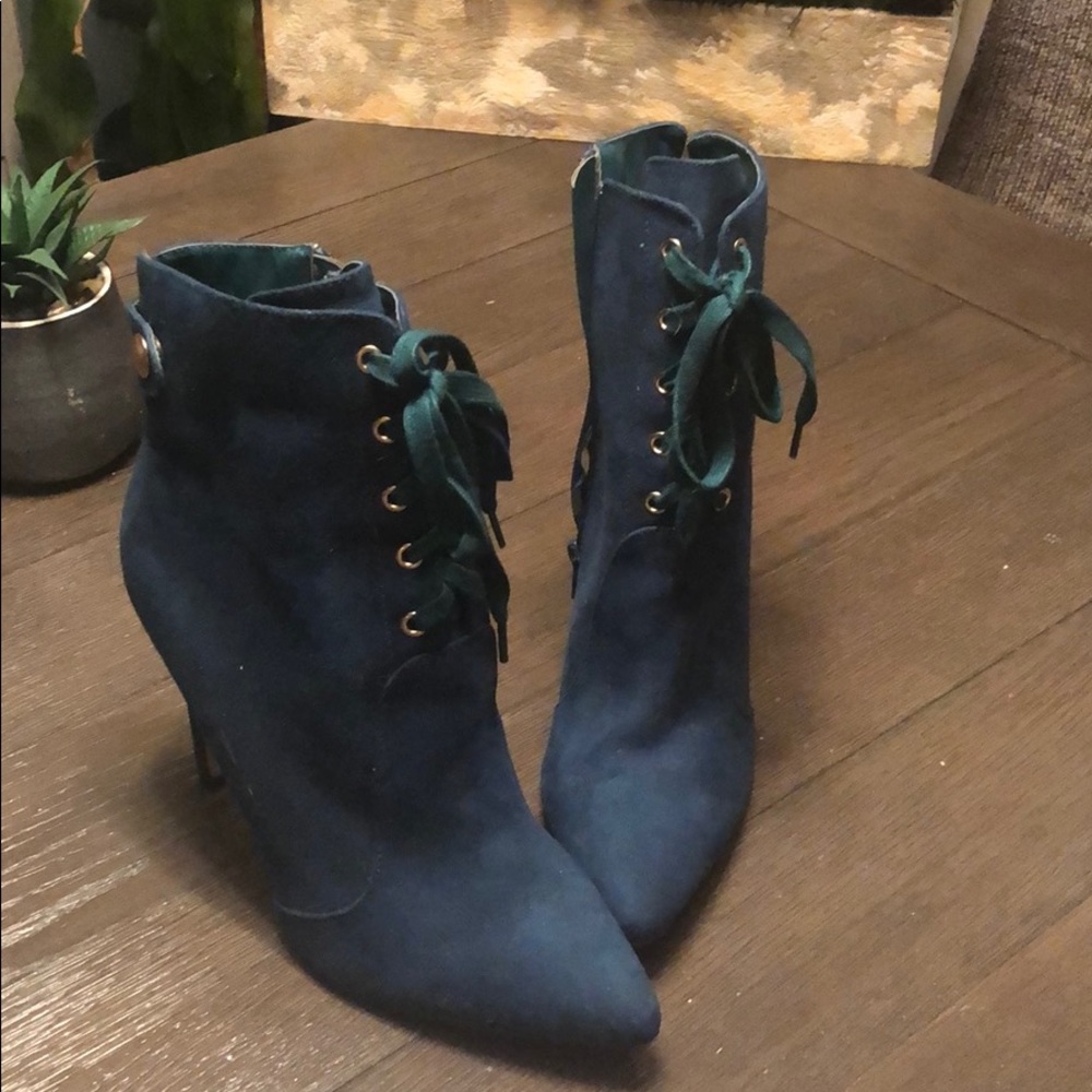 Shoedazzle booties with heel